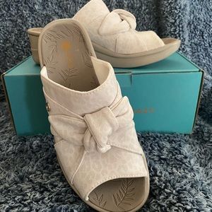 Bzees slides /brand NEW